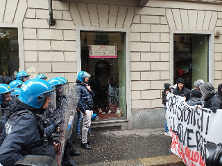 Tensioni al corteo pro Palestina, divampa la polemica